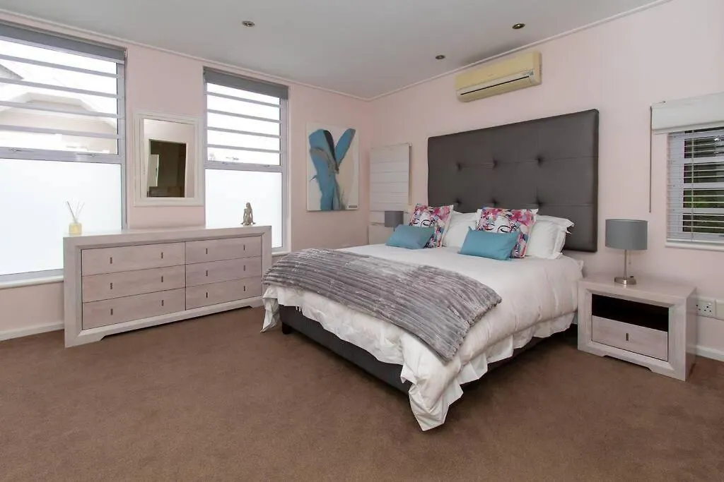 Spectacular Avenues Fresnaye! Apartment Cape Town