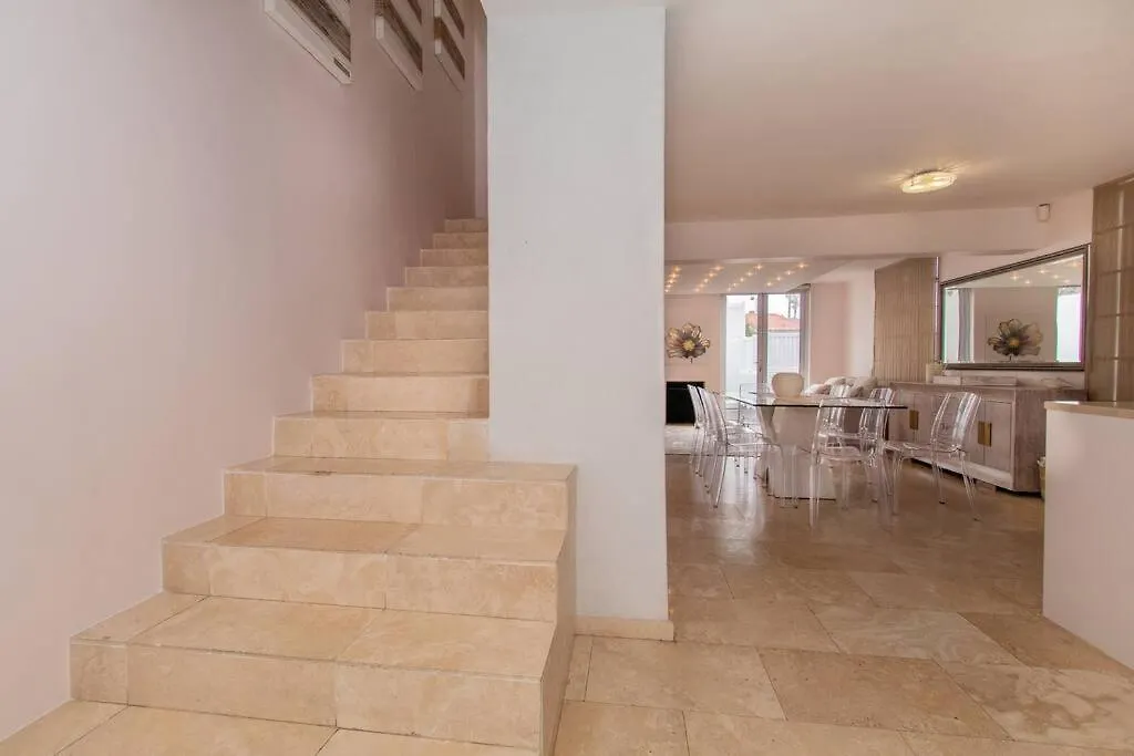Spectacular Avenues Fresnaye! Apartment Cape Town
